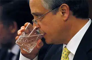 Esposa de Fernando Ulrich trabalha no Governo desde 2011, e também “aguenta”