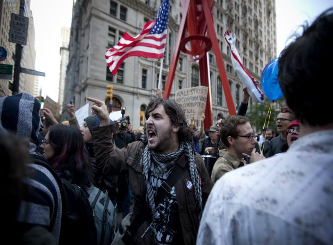 Ocupação de Wall Street: violência policial gravada em vídeo
